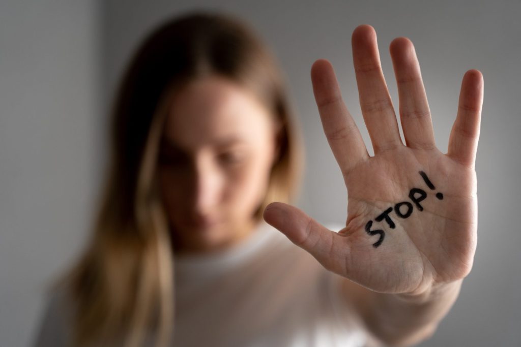 immagine simbolica stop violenza sulle donne