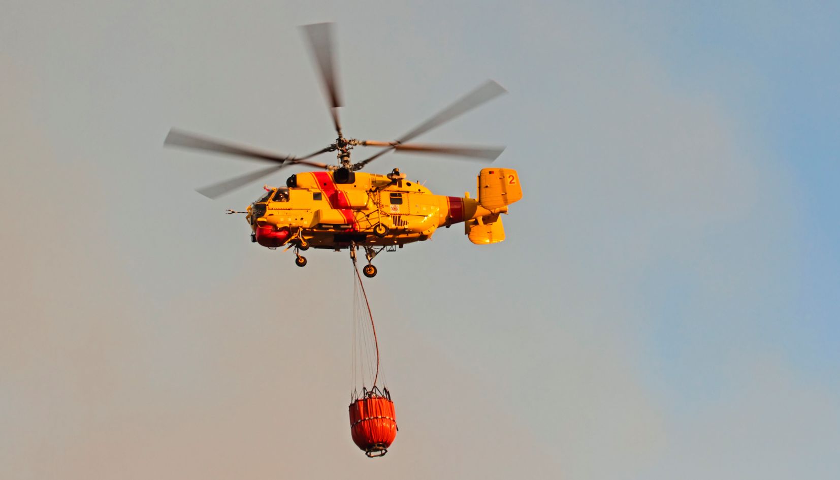 elicottero vigili del fuoco canadair
