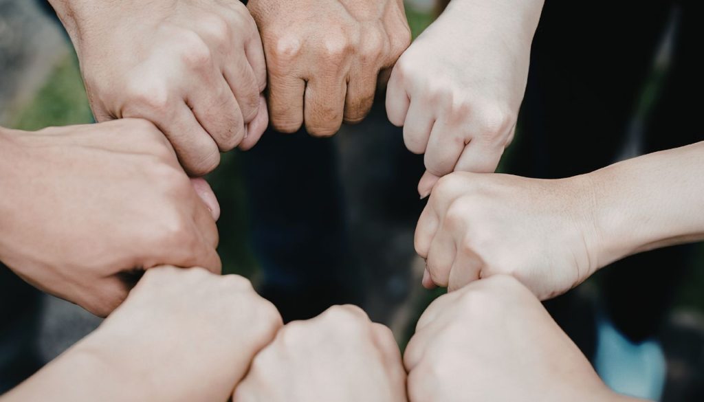 solidarietà mani