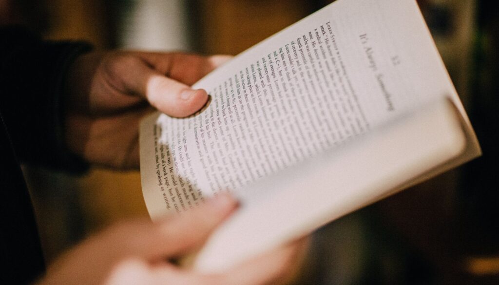 leggere un libro